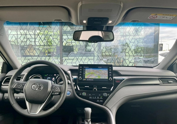 Toyota Camry cena 169900 przebieg: 6600, rok produkcji 2023 z Sulejówek małe 497